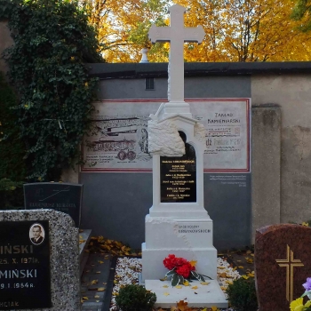 Pomnik nagrobny rodziny Urbanowskich.